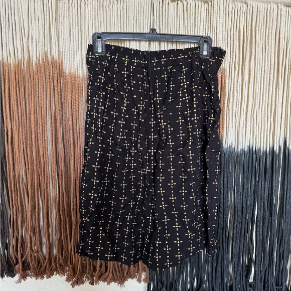 Vintage black, gold and white flower print super high waisted shorts - Picture 2 of 5